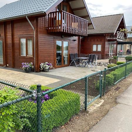 Chalet La Meuse Maaseik Exterior foto